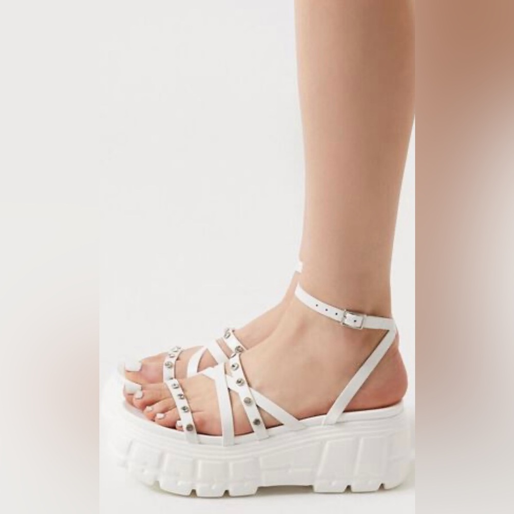 ✅ NEW ✅ Ladies White Faux Gem Platform Sandals NWT Size 8 Forever 21 So Me